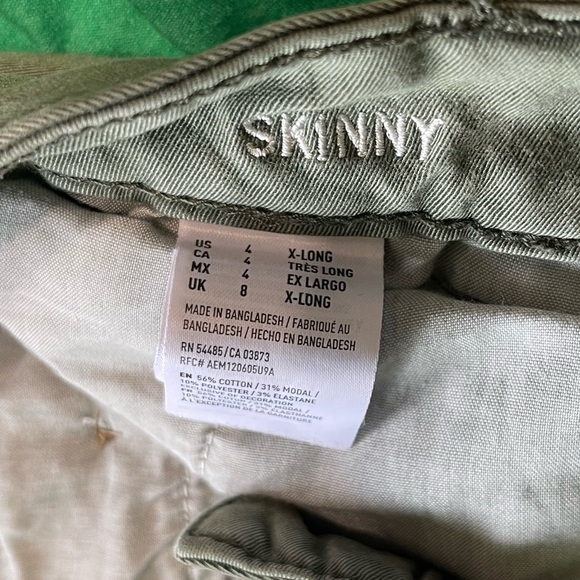 Three pairs of American eagle pants - Picture 8 of 12